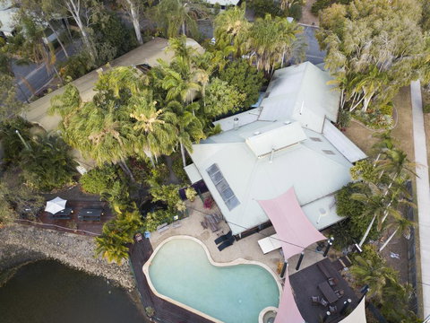 Colonial Village Cabins, Camping & Tours - Hervey Bay YHA - Accommodation Search 1