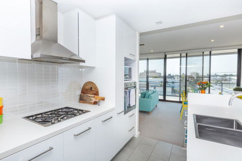 Colour & Swank At The Mill In The Heart Of CBD! - Accommodation Search 1