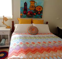 Colourful creative Artist house Glen Waverley - Accommodation Search
