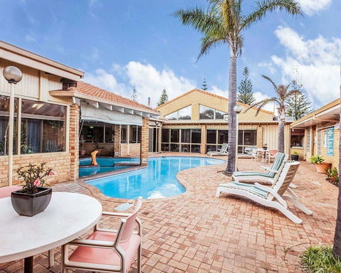 Comfort Inn Bay Of Isles - Accommodation Search 2
