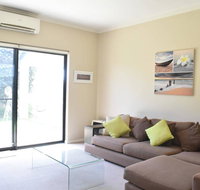Comfortable 2 Bedroom Unit With Garden - Accommodation Search