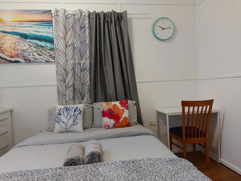 Comfortable Guest Room Closes To Emerald CBD - Accommodation Search 0