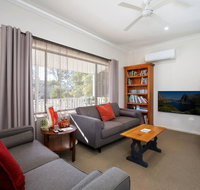 Comfortable Queen sized room near Tuggerah Lake - Accommodation Search