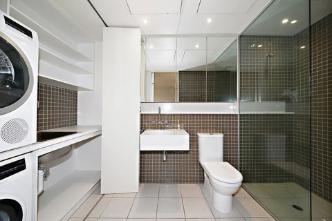 Comfy Suite In Southbank, Amazing Location Next To Crown - Accommodation Search 3