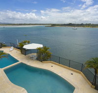 Commodore Apartments