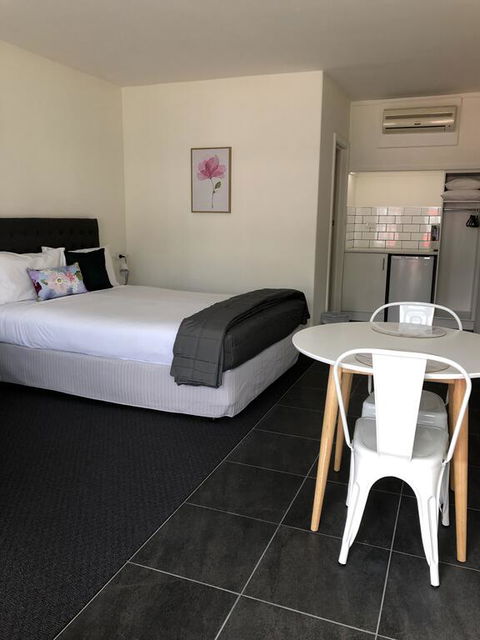 Commodore Motor Inn - Accommodation Search 3