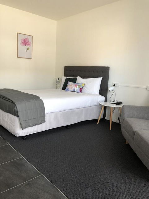 Commodore Motor Inn - Accommodation Search 2