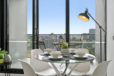 COMPLETE HOST The International Southbank - Accommodation Search 1
