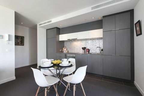 Complete Host Wrap Apartments - Accommodation Search 2