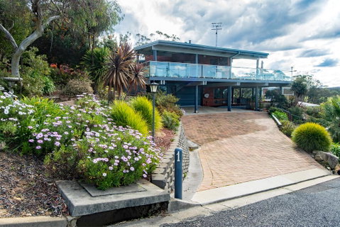 Coota Views - Accommodation Search 2