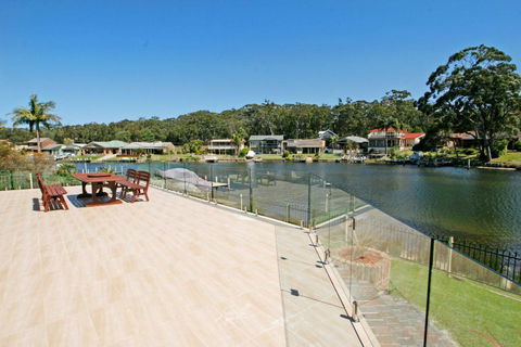 Cormorant Waterfront Home - Accommodation Search 0