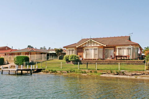 Cormorant Waterfront Home - Accommodation Search 3