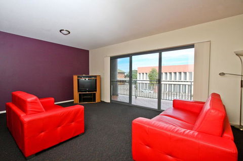 Cosmopolitan Apartments - Accommodation Search 2