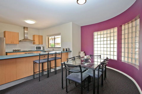 Cosmopolitan Apartments - Accommodation Search 1