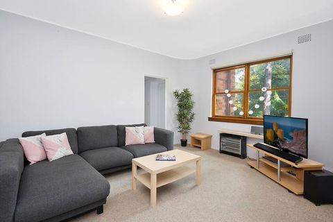 Cosy 2BR Plus Parking In Nth Sydney - Accommodation Search 0
