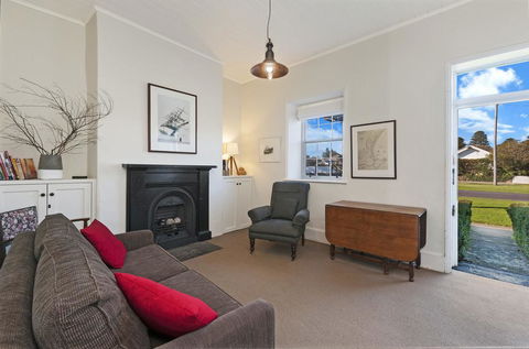 Cottage On James Circa:1855 - Modern Historic - Accommodation Search 1