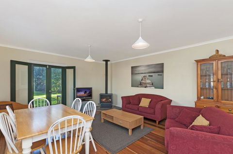 Cottage On James Circa:1855 - Modern Historic - Accommodation Search 0