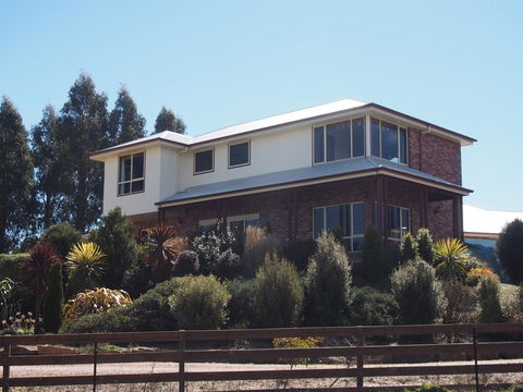 Country Meets Town - Accommodation Search 0
