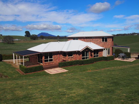Country Meets Town - Accommodation Search 2