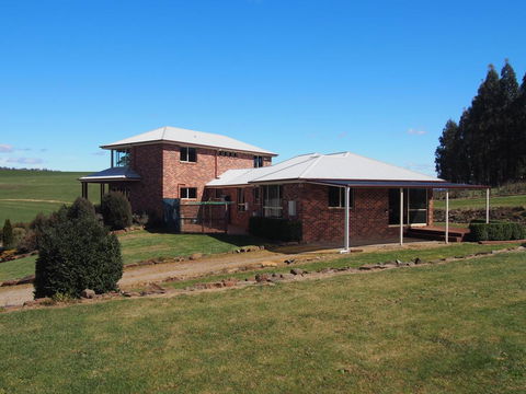 Country Meets Town - Accommodation Search 3