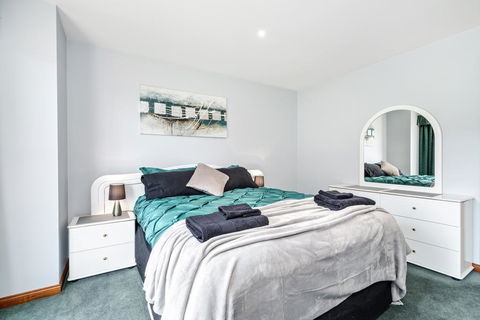 Country Meets Town - Accommodation Search 1