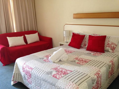 Country Rose Motel Warwick - Accommodation Search 3