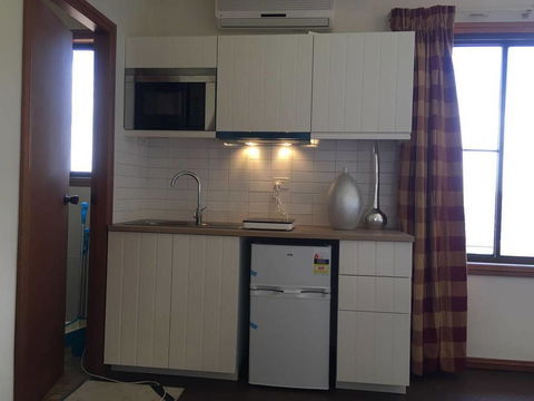 CozyStudioUnit In BeverlyHills (Train Accessible) - Accommodation Search 2