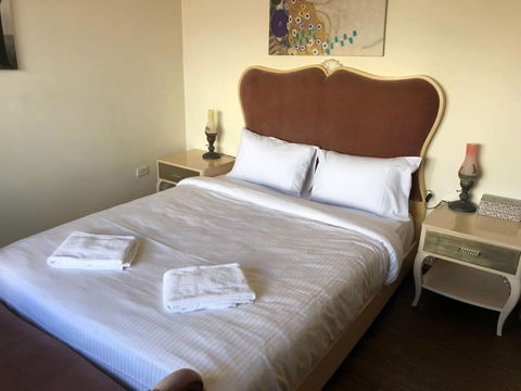CozyStudioUnit In BeverlyHills (Train Accessible) - Accommodation Search 1