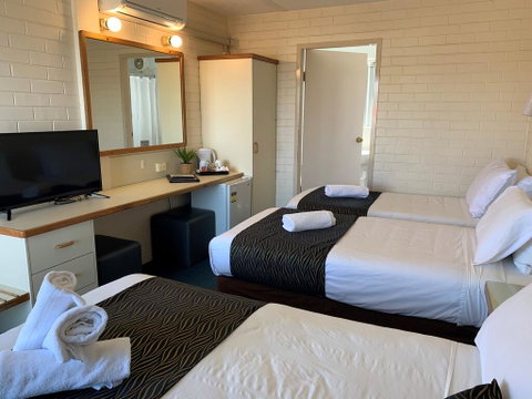 Crest Motor Inn - Accommodation Search 3