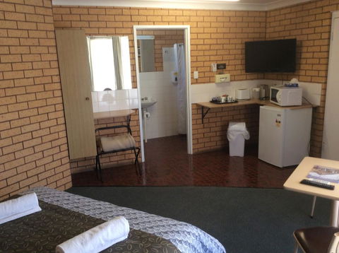 Cross Roads Motel - Accommodation Search 3