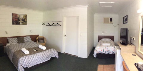 Cross Roads Motel - Accommodation Search 1