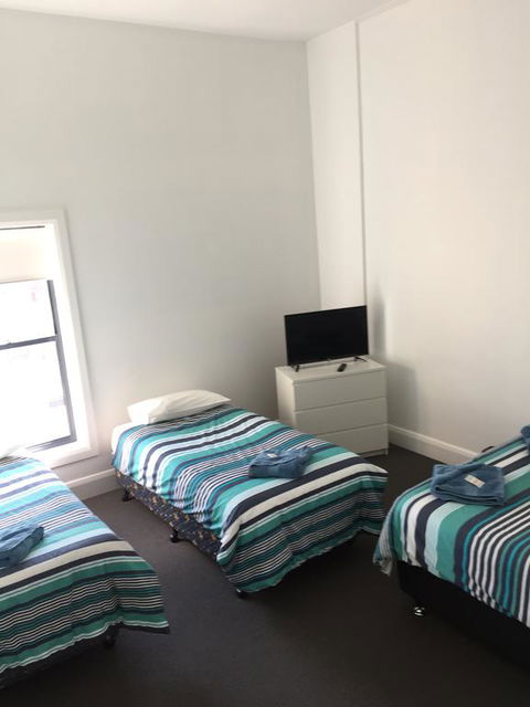 Crown Inn Hotel - Accommodation Search 2