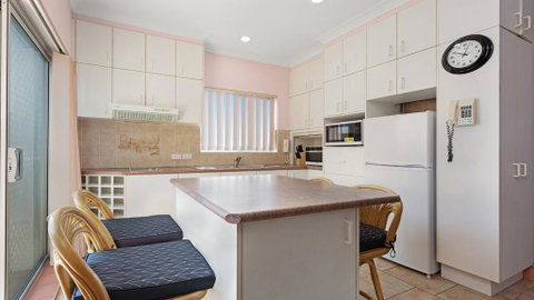Debra Court 11 - Accommodation Search 1