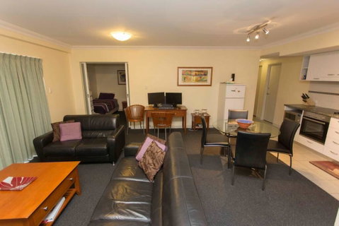Debs Apartment MtsBay - Accommodation Search 0