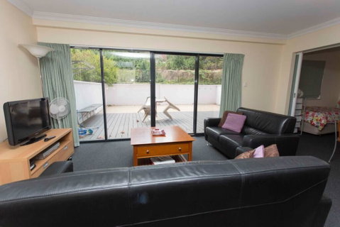 Debs Apartment MtsBay - Accommodation Search 3