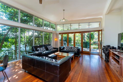 Decked Out For A Fantastic Holiday - Winnett St, Woorim (Upstairs Only) - Accommodation Search 1