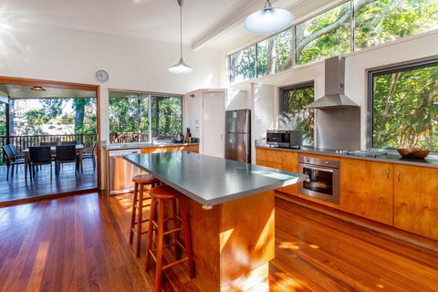 Decked Out For A Fantastic Holiday - Winnett St, Woorim (Upstairs Only) - Accommodation Search 2