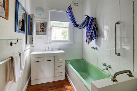 Deckhouse - Accommodation Search 2