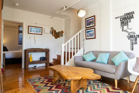 Delightful 3 Bedroom Apartment Near Chapel Street In St Kilda - Accommodation Search 0