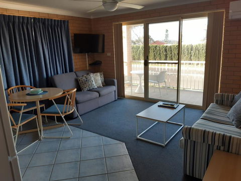 Dolphins Of Mollymook Motel And Fifth Green Apartments - Accommodation Search 1