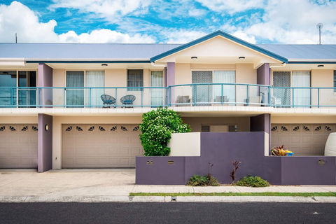 Driftwood - Modern Townhouse - Accommodation Search 0
