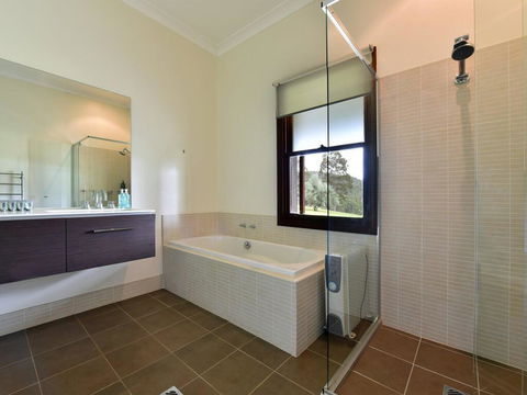 Eagles Rest @ Maluna Vineyard - Accommodation Search 1