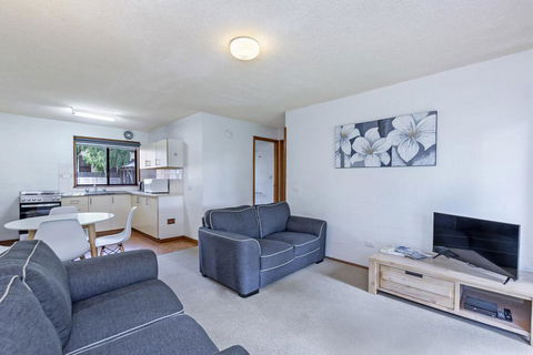 Eastern Beach Unit #1 - Accommodation Search 2