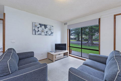 Eastern Beach Unit #1 - Accommodation Search 1