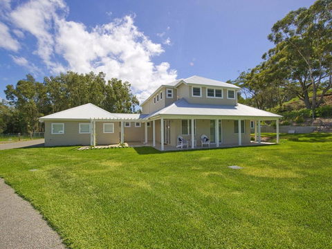 Echo Beach House, 16 Reflections Dr - Luxurious House With Magnificent Pool And Ducted Air - Accommodation Search 0