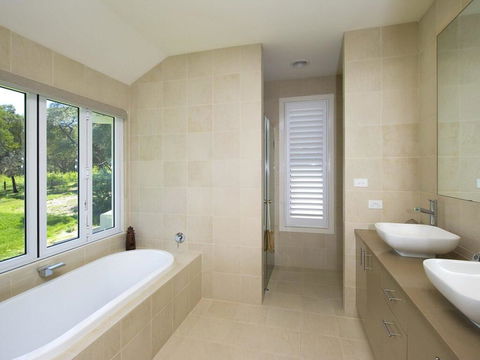 Echo Beach House, 16 Reflections Dr - Luxurious House With Magnificent Pool And Ducted Air - Accommodation Search 2