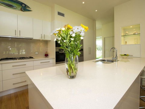 Echo Beach House, 16 Reflections Dr - Luxurious House With Magnificent Pool And Ducted Air - Accommodation Search 1