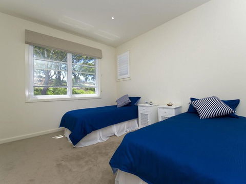 Echo Beach House, 16 Reflections Dr - Luxurious House With Magnificent Pool And Ducted Air - Accommodation Search 3