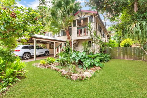 Edge Hill Holiday Home / Cairns - Accommodation Search 0