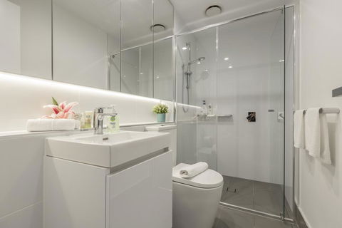 Elegant Apartment Mins Walk To Melbourne CBD - Accommodation Search 2